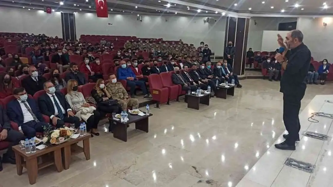'''Gençlik, Şuur, Özgüven ve İletişim'' konferansı'