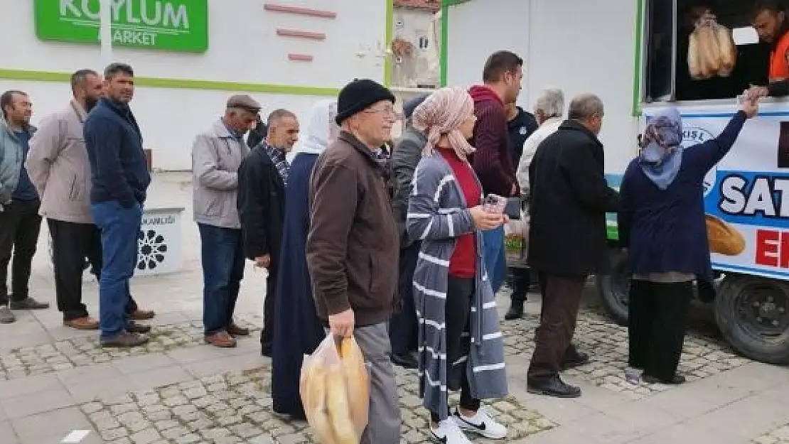 'Geri adım atmayacağız diyen başkan, ekmek fiyatını 2 TL´ye indirdi'