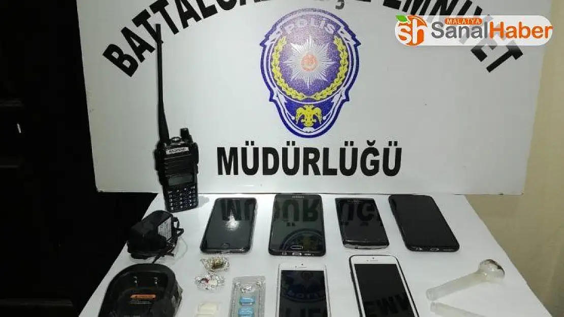 Malatya´da polis gizli kaçış noktaları olan 1 eve operasyon düzenledi