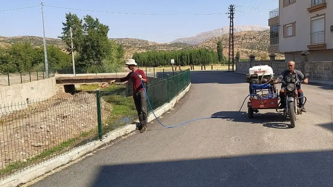 'Gölbaş´nda yabani otları ilaçlıyor'