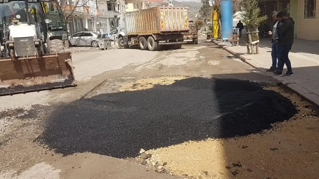 'Gölbaşı Belediyesi bozulan yolları onarıyor'