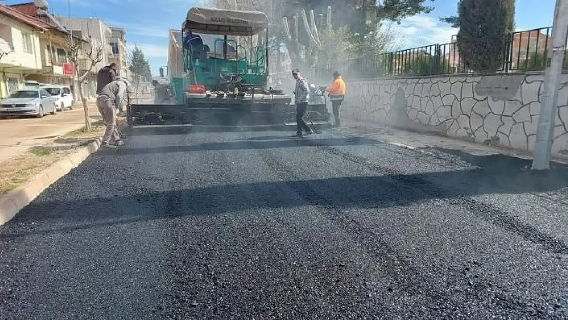 'Gölbaşı Belediyesi Gazi Caddesini asfaltlıyor'