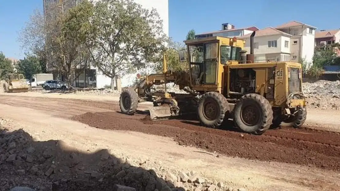 'Gölbaşı Belediyesi hasarlı yolları onarıyor'