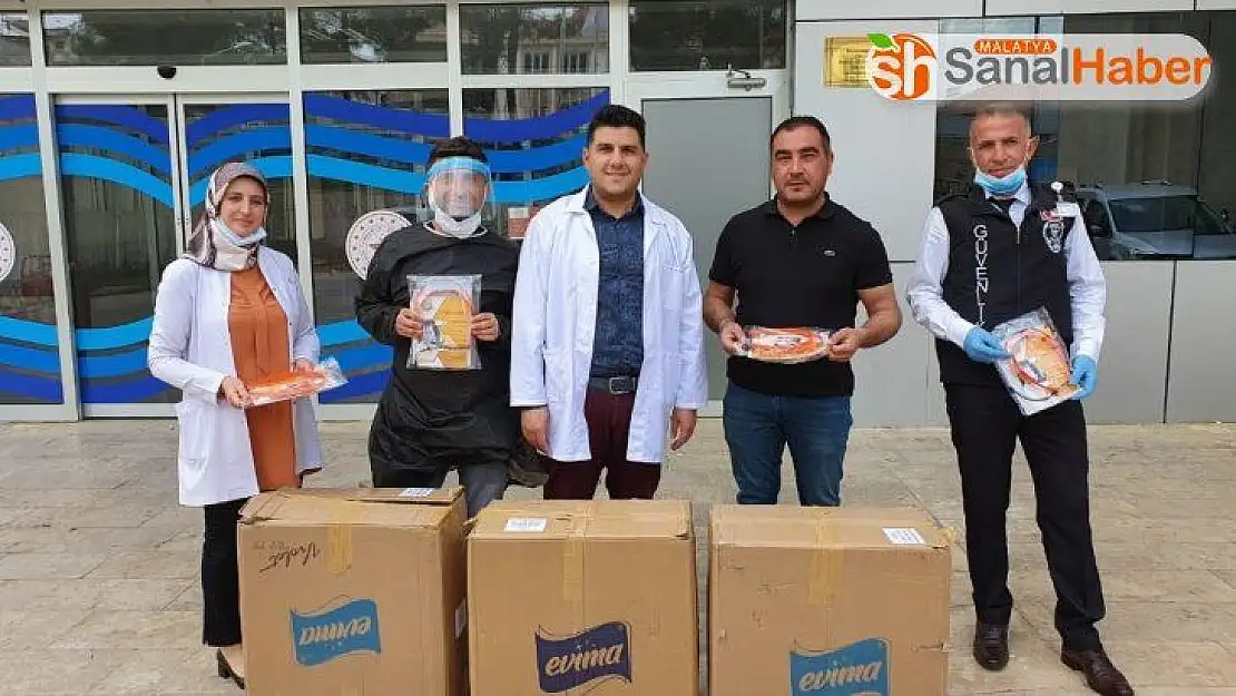 Gölbaşı Devlet Hastanesine siperlik maske bağışı