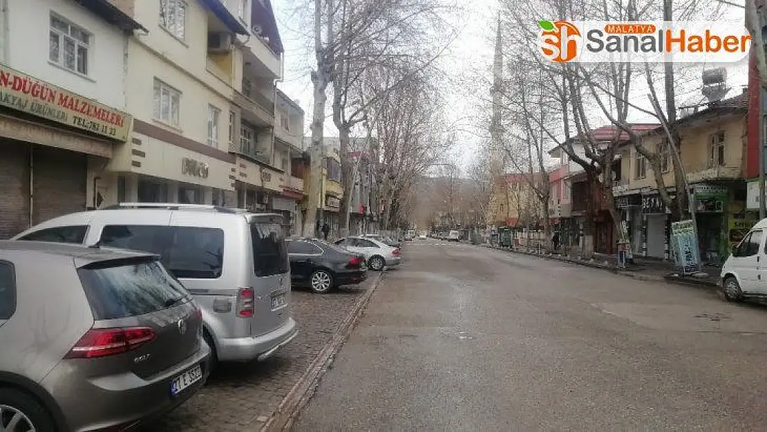 Gölbaşı ilçesinde cadde ve sokaklar boşaldı