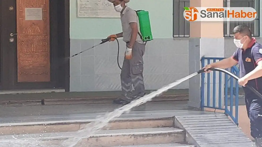 Gölbaşı ilçesinde camiler dezenfekte edildi