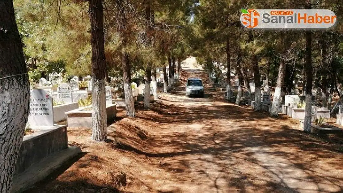 Gölbaşı ilçesinde mezarlıkların bakımı yapılıyor