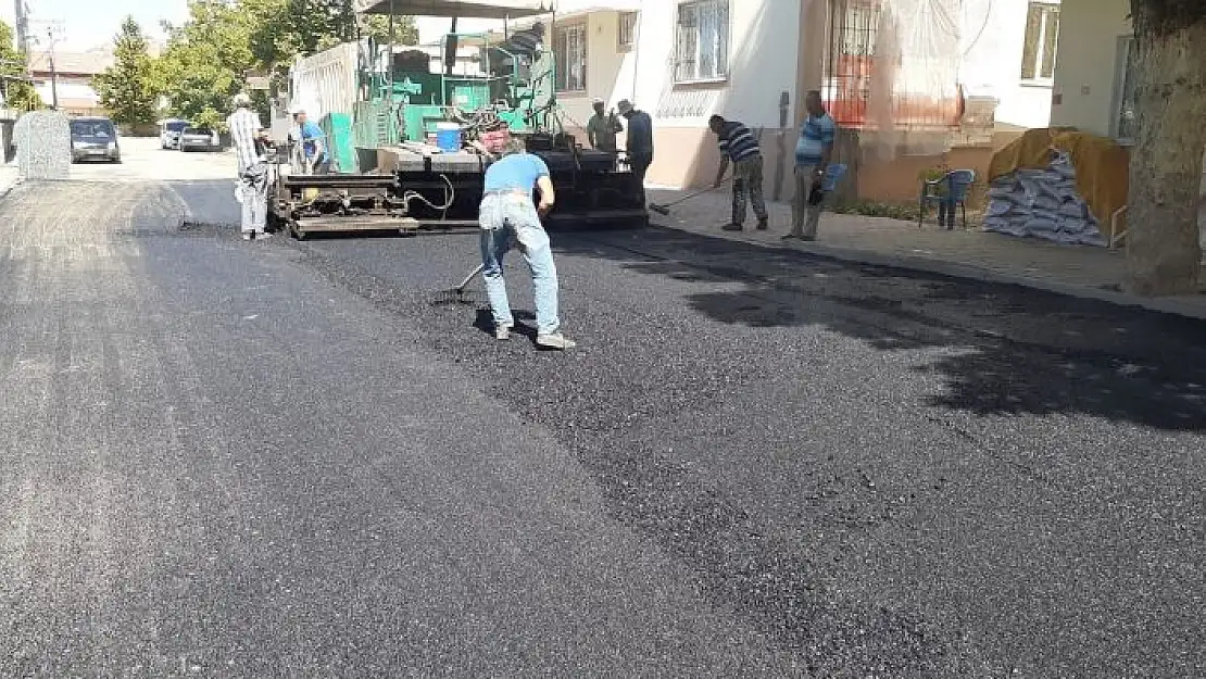 'Gölbaşı ilçesinde sıcak asfalt çalışmaları devam ediyor'