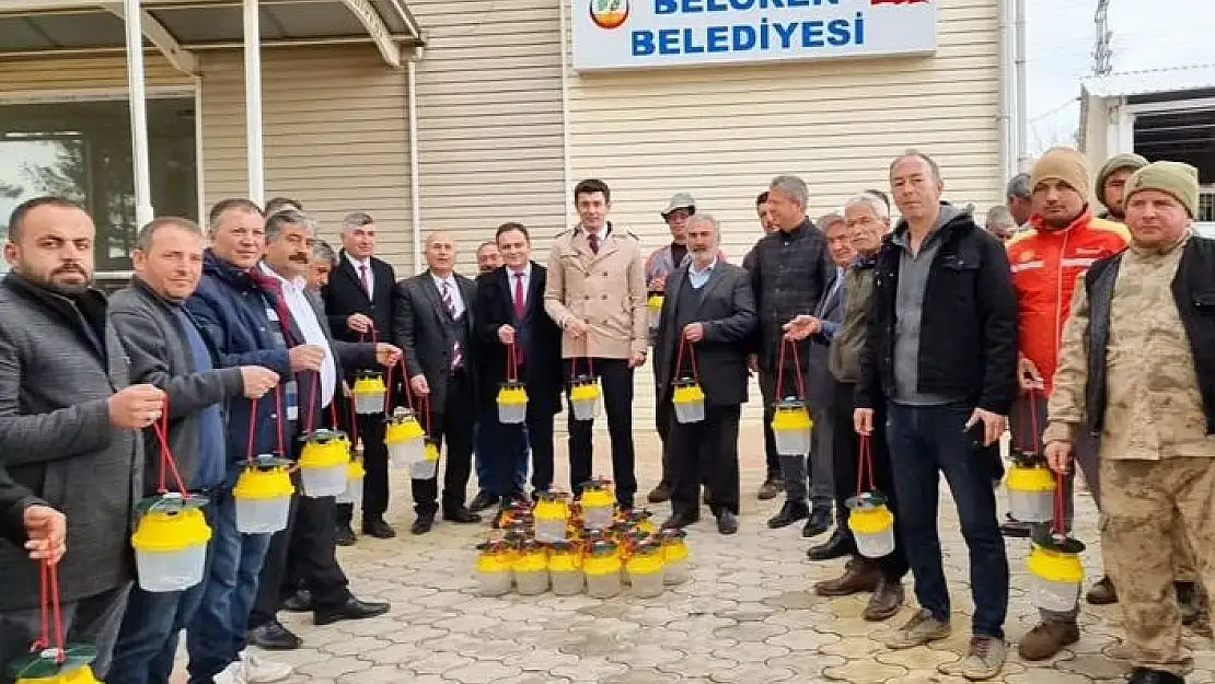 'Gölbaşı´nda çiftçilere feromon tuzak dağıtımı yapıldı'