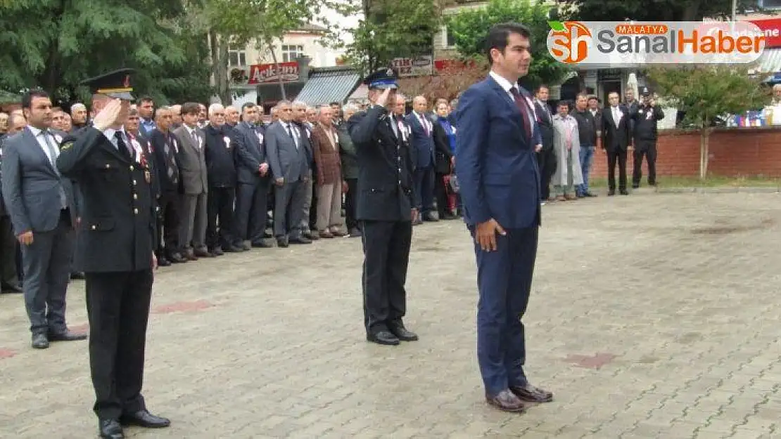 Gölbaşı'nda Cumhuriyet Bayramı çelenk sunumu yapıldı