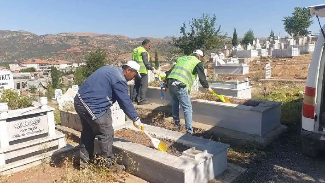 'Gölbaşı´ndaki mezarlıkta bayram hazırlığı'