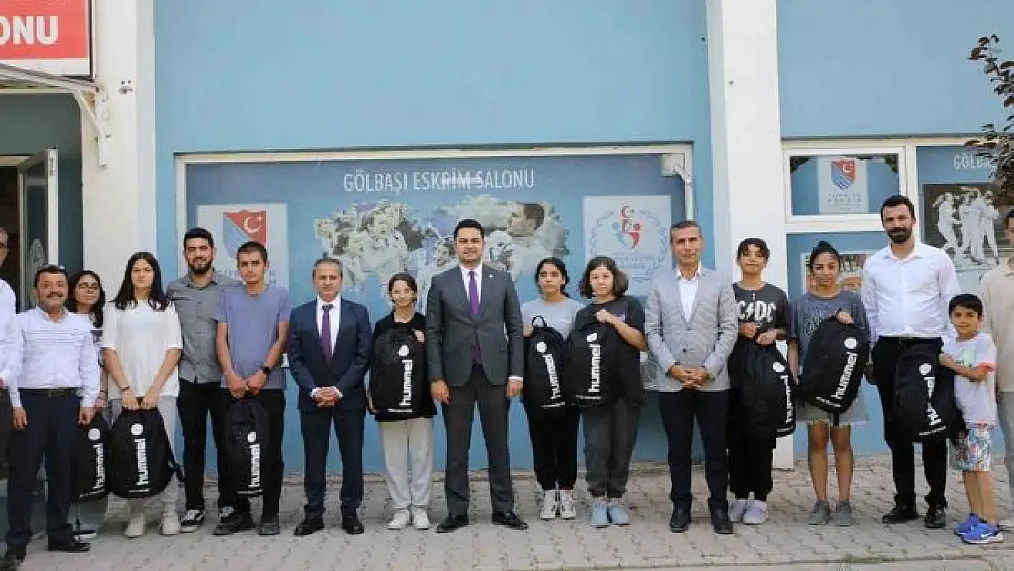 'Gölbaşında eskrim sporcularına malzeme desteği'