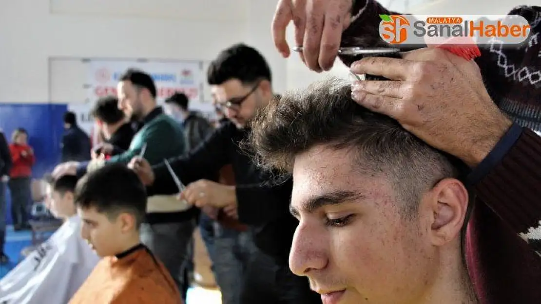 Gönüllü 25 kuaförden depremzede çocuklara anlamlı jest