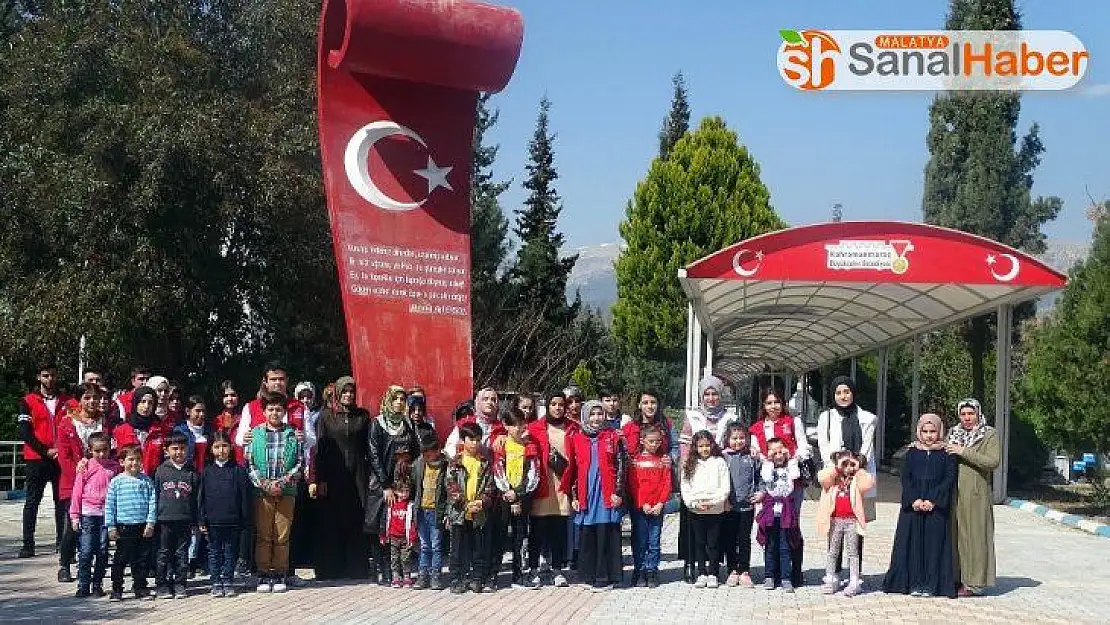 Gönüllü gençler yetimler el ele