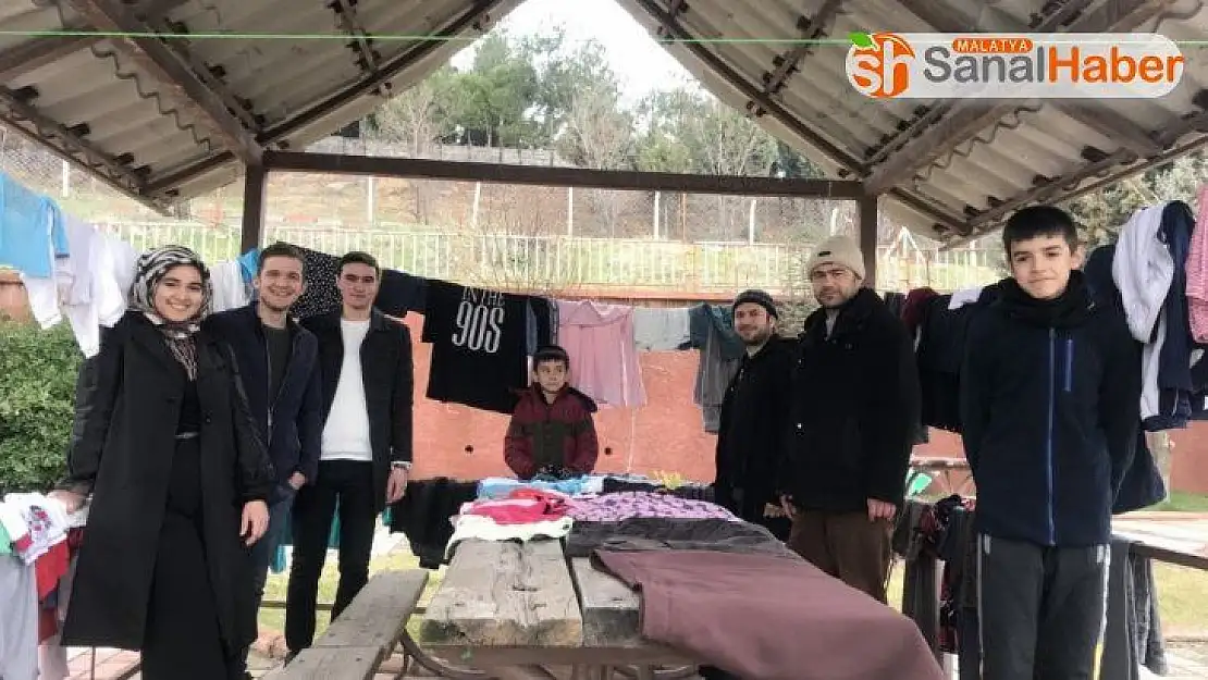 Gönüllü gençlerden ihtiyaç sahiplerine giysi