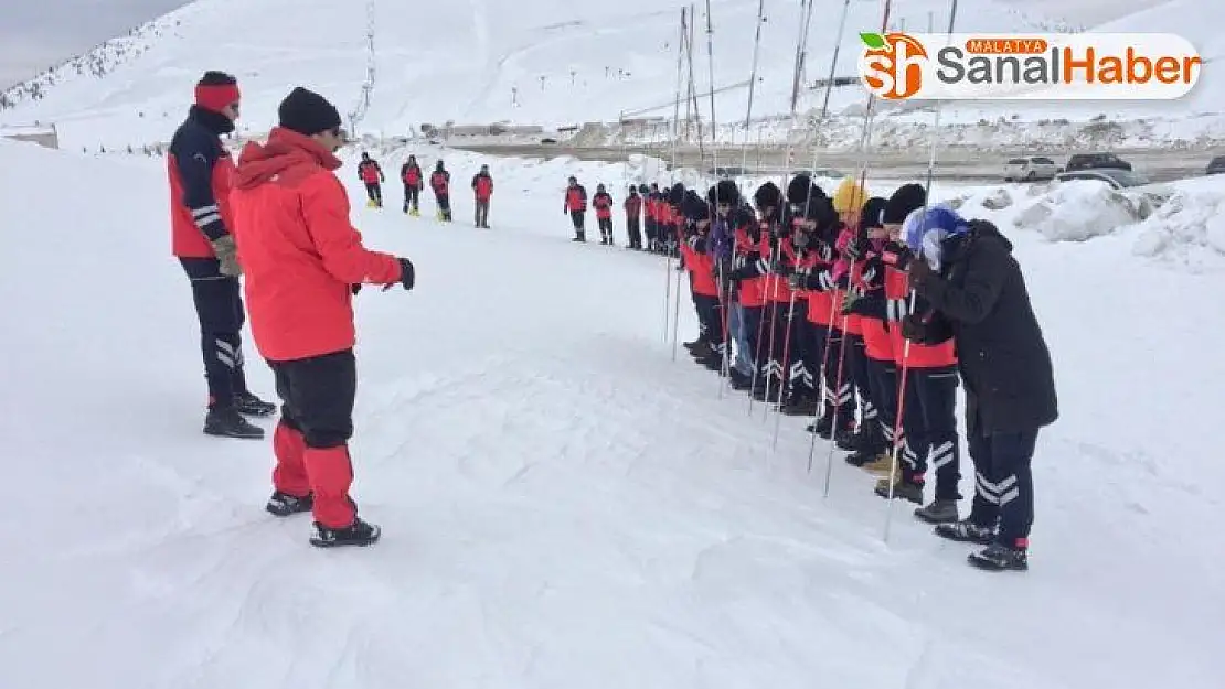 Gönüllü öğretmenlere çığ eğitimi
