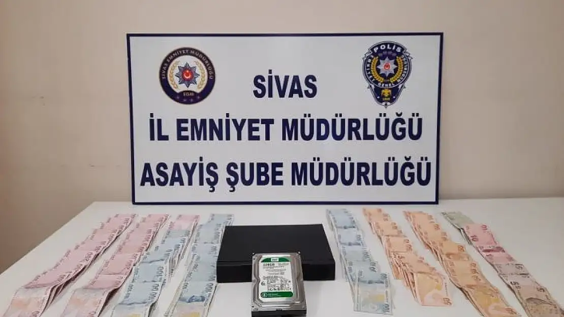 'Görüntüleri yok etmek isteyen hırsız, hard disk ve paralarla yakalandı'