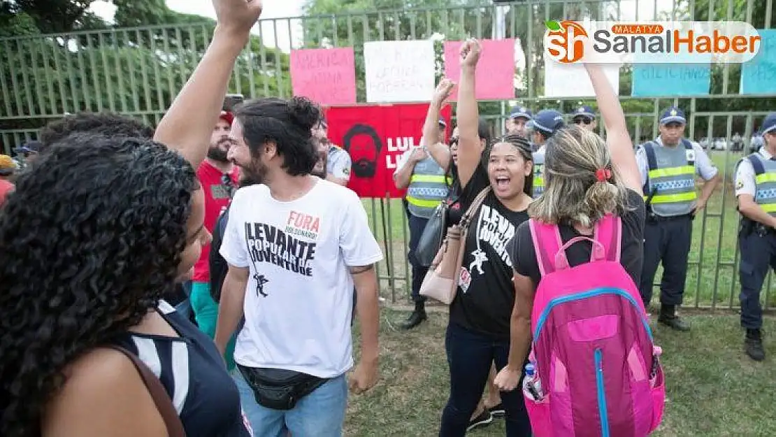 Guaido yandaşları Venezuela'nın Brezilya'daki büyükelçiliğinden ayrıldı
