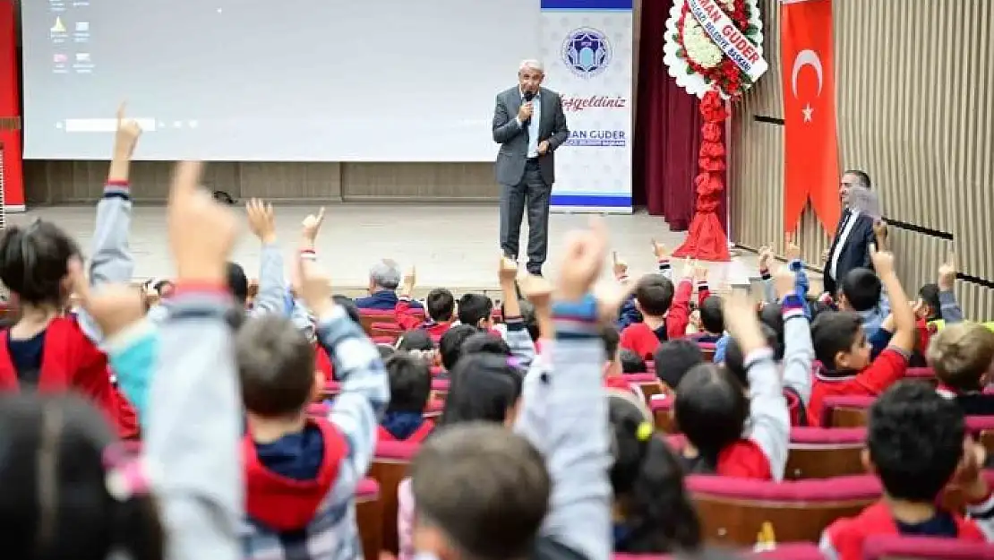 'Güder, öğrencilerle birlikte kitap okudu'