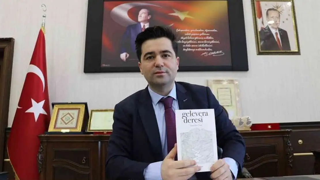 'Gündüz kaymakam, gece  yazar'