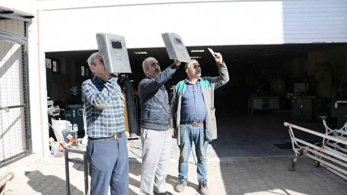 'Güneş tutulmasını kaynak camı ile izlediler'