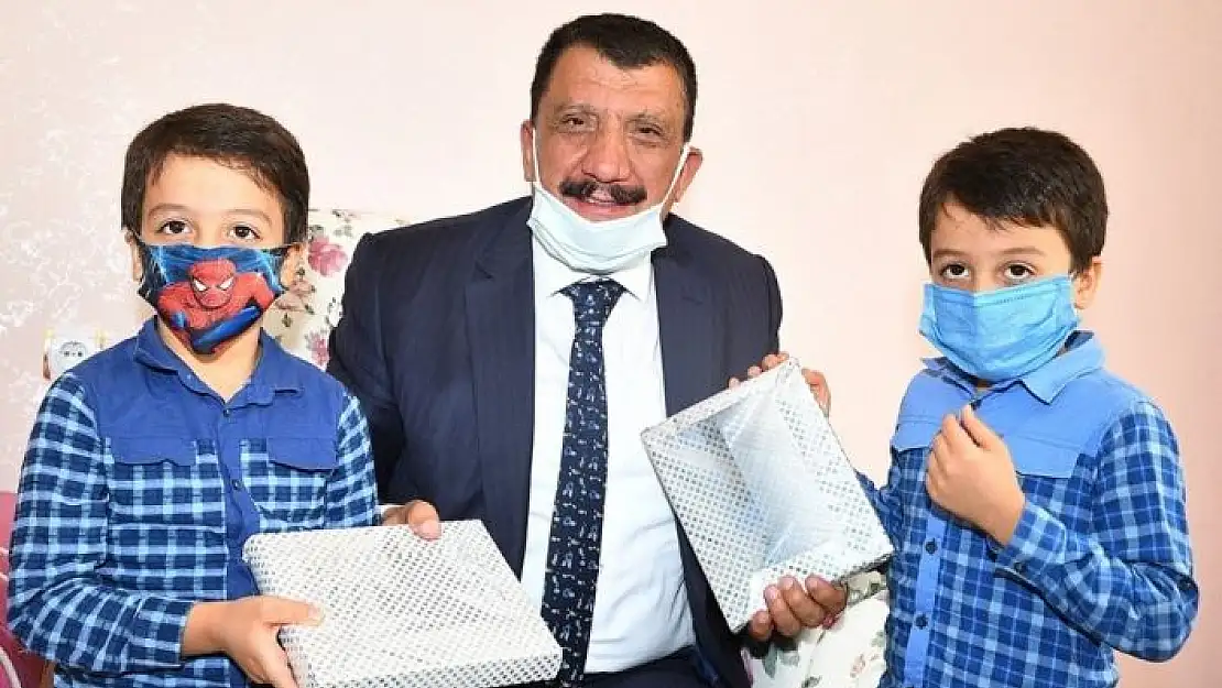 'Gürkan´dan öğrencilere tablet sürprizi'