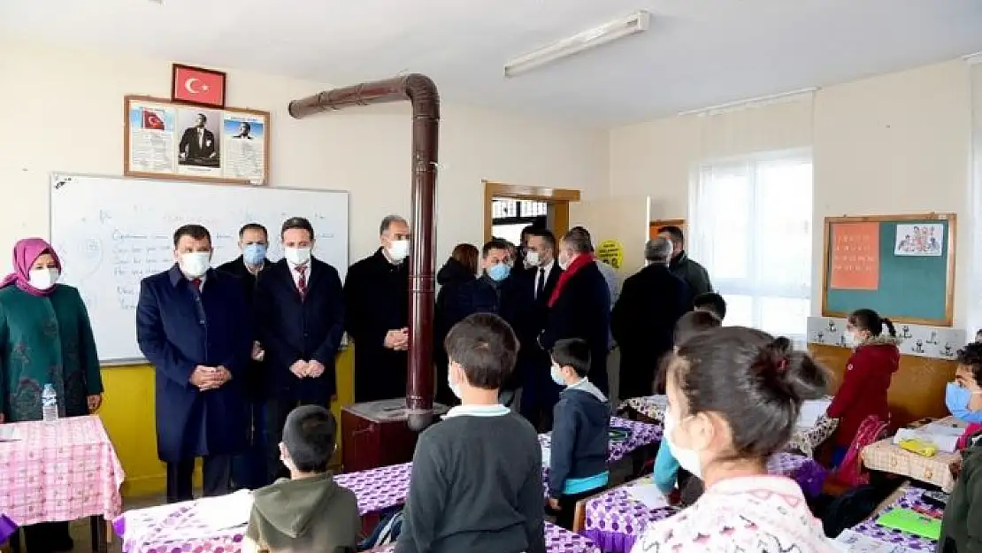 'Gürkan´den yüz yüze eğitime başlayan öğrencilere sürpriz'