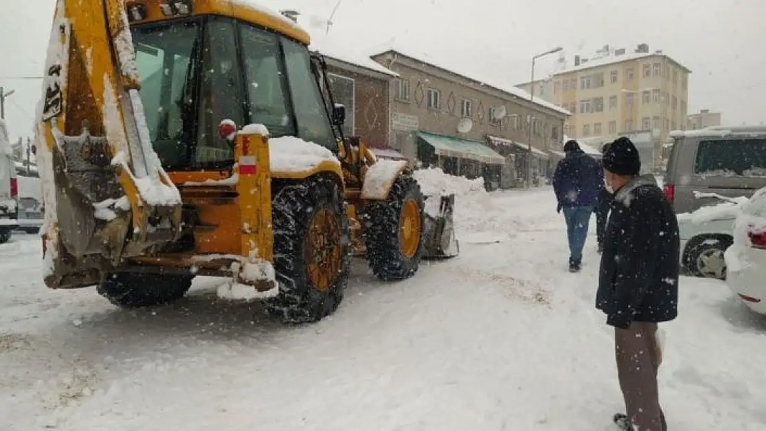 'Gürün´de kar kalınlığı 30 santimetreye ulaştı'