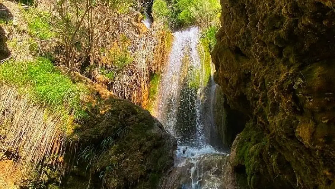 'Hacıkodal Kocabor Şelalesi doğa tutkunlarının uğrak yeri oldu'