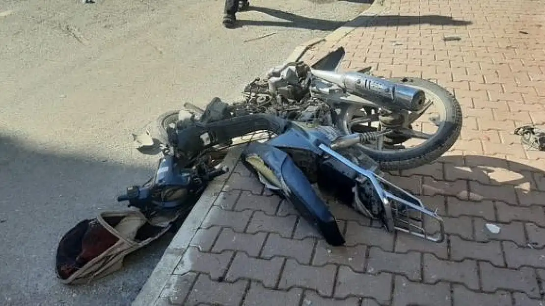 'Hafif ticari araç ile motosiklet çarpıştı: 1 yaralı'