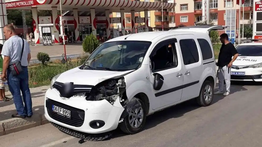 'Hafif ticari aracın çarptığı çocuk hayatını kaybetti'