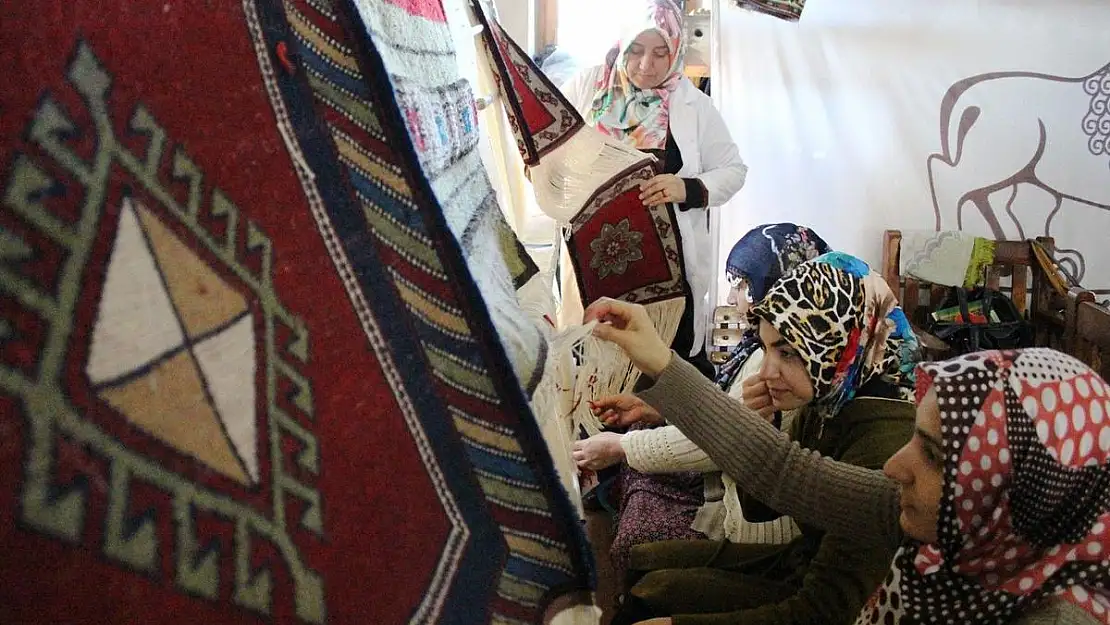 HALI KURSLARINA İLGİ HER GEÇEN GÜN ARTIYOR