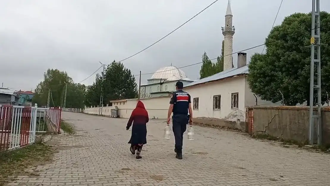 'Halk Ozanı jandarma için besteledi, jandarma için söyledi'