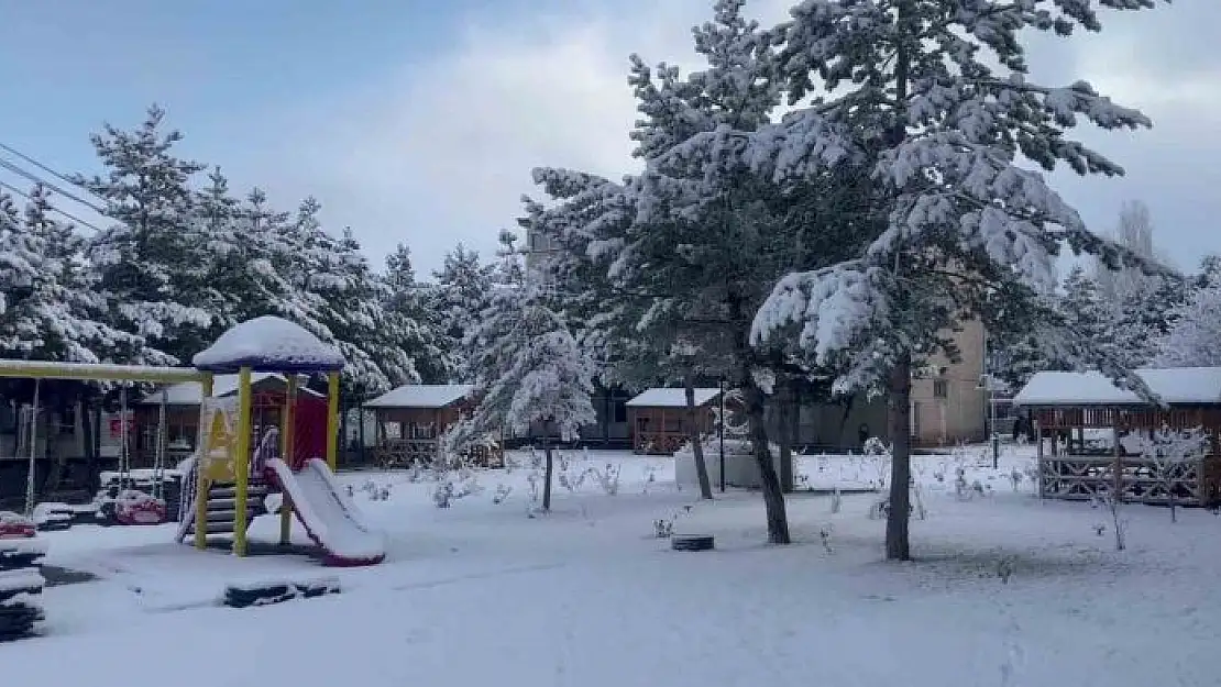 'Hasretle beklenen kar bahara günler kala yağdı'