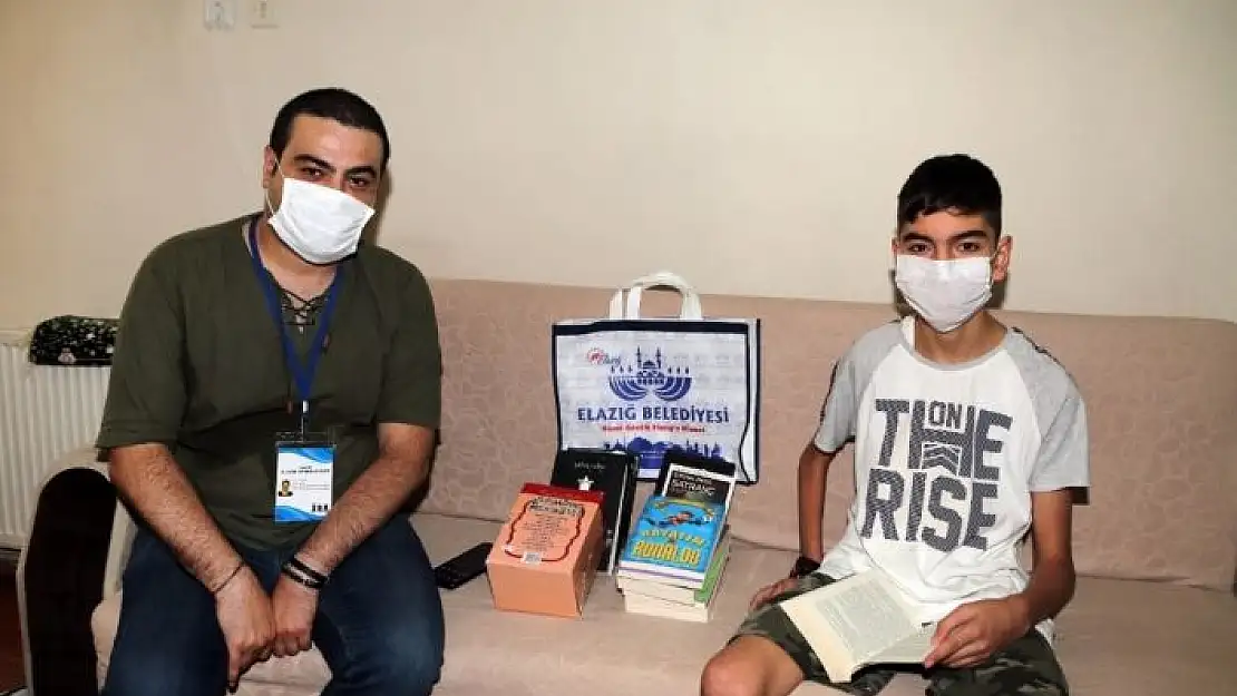 'Hastalığına rağmen iki günde bir kitap bitiren Bedirhan örnek oluyor'