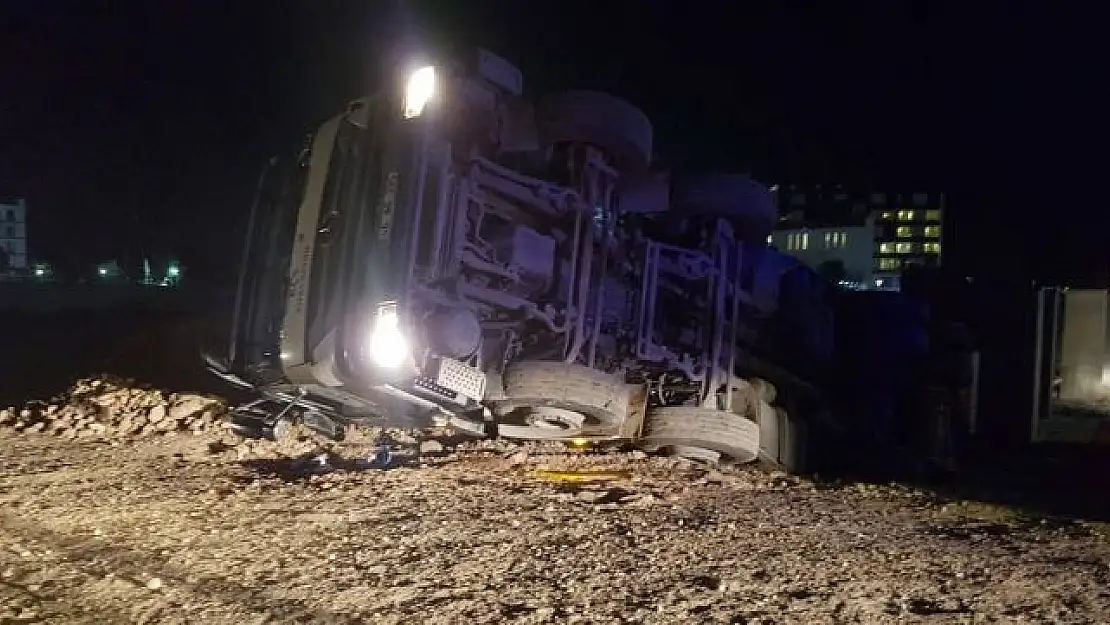'Hastane inşaatında beton mikseri devrildi: 1 yaralı'