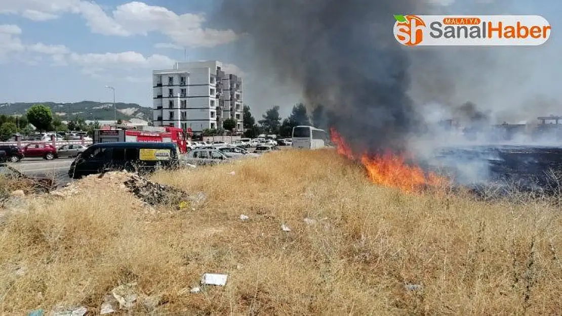 Hastane yakınında korkutan yangın