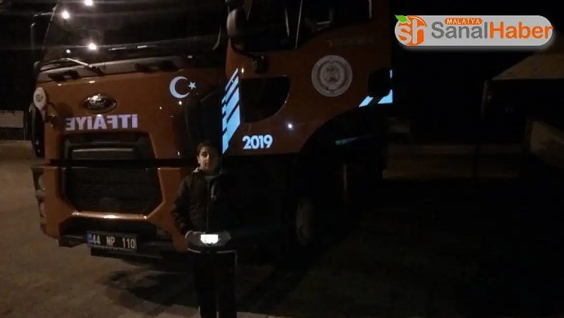 Havalandırma boşluğuna düşen kedi kurtarıldı
