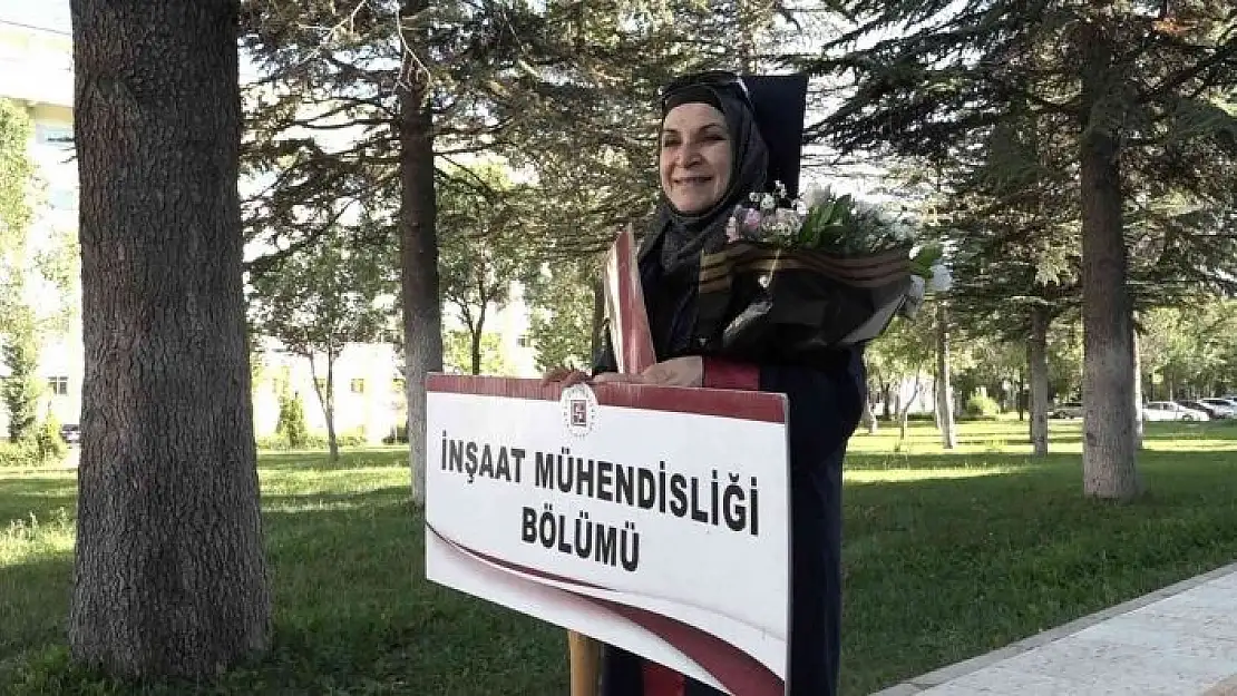 'Hayali olan inşaat mühendisliğini 58 yaşında kazandı, 63 yaşında kep attı'