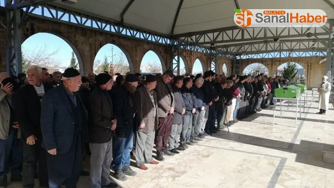 Hayatını kaybeden anne ve kızı yan yana defnedildi
