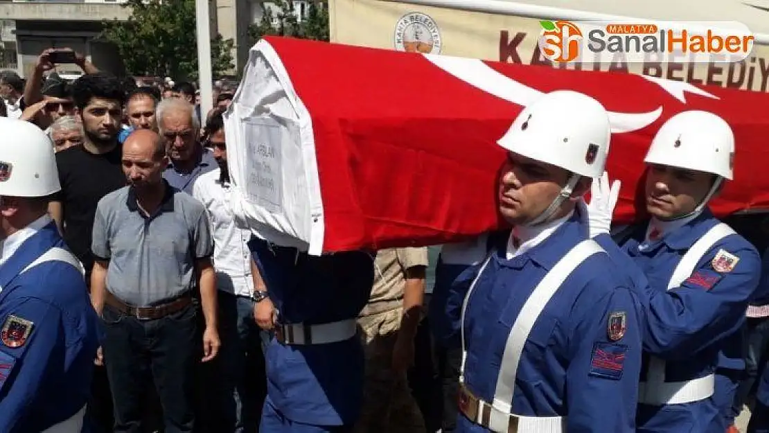 Hayatını kaybeden asker toprağa verildi