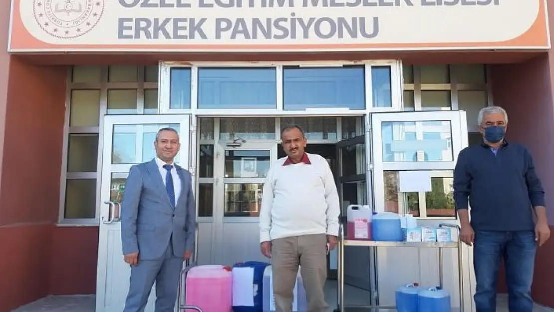 'Hayır elçisi Ulum`dan Elazığ´daki okullara temizlik malzemesi desteği'