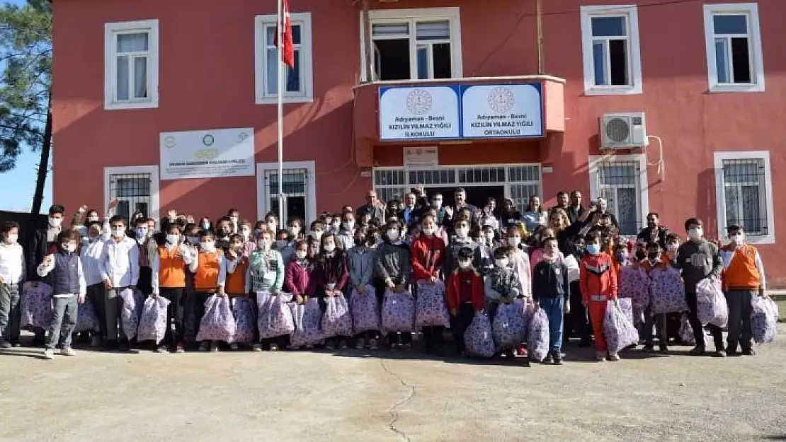 'Hayırseverden öğrencilere kıyafet yardımı'