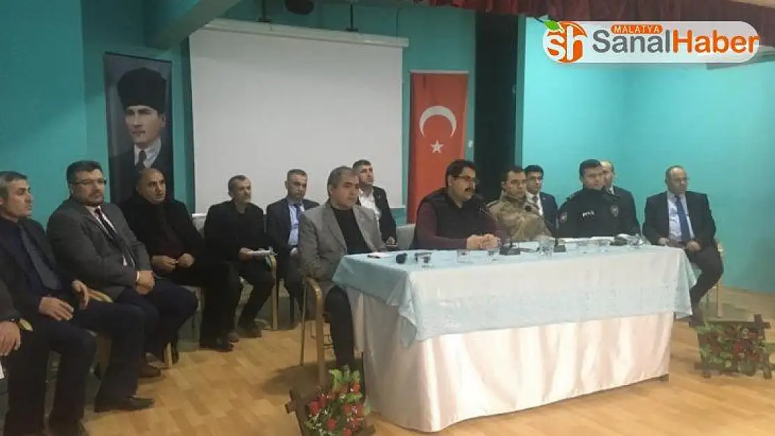 Hekimhan'da muhtarlarla toplantı düzenlendi