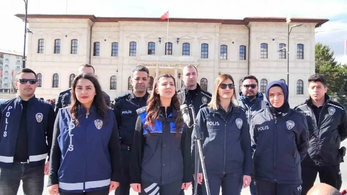 'Hem çalıp hem söylediler, polis haftasını kutladılar'