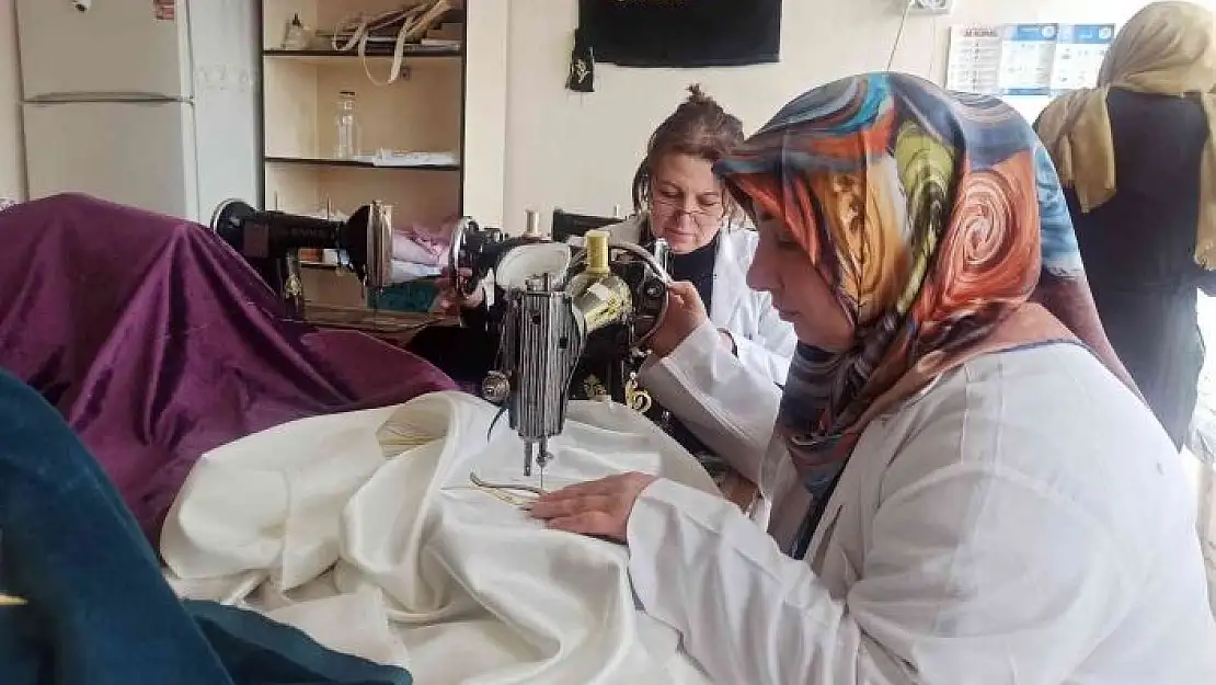 'Hem sanat öğreniyor, hem aile ekonomilerine katkı sağlıyorlar'