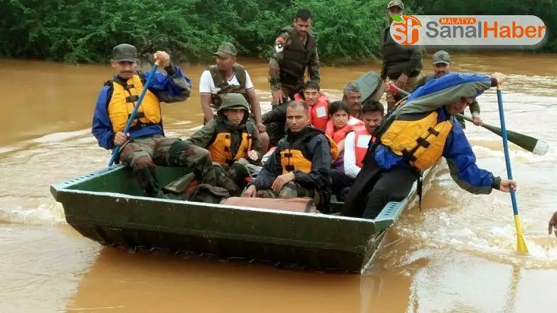 Hindistan'da sağanak muson yağmurları: 22 bin kişi tahliye edildi