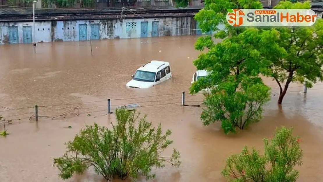Hindistan'da sel felaketi