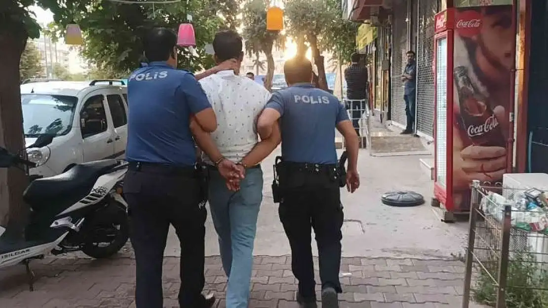 'Hırsızlıktan aranan şahıs polisin kovalamacası ile yakalandı'