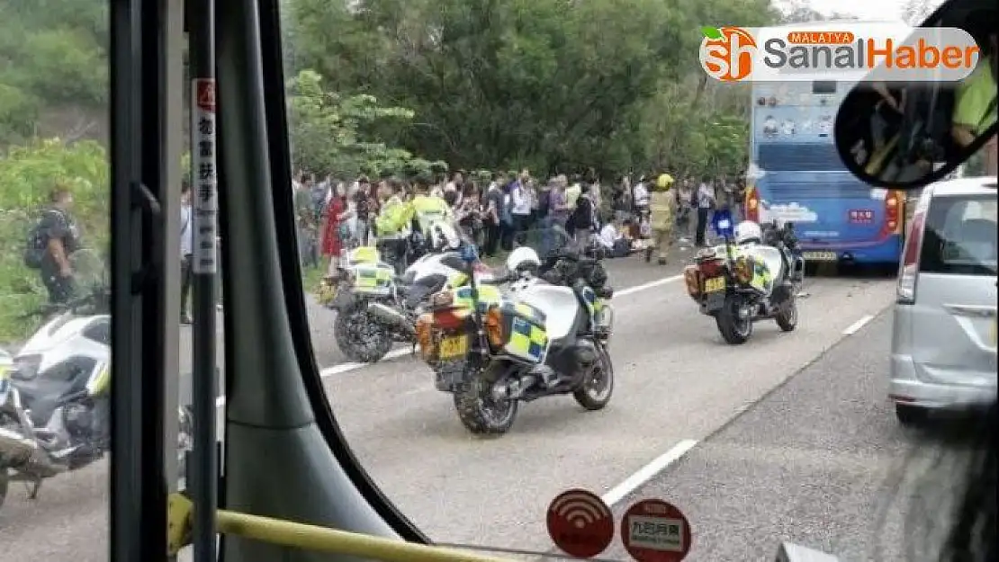 Hong Kong'da trafik kazası: 77 yaralı